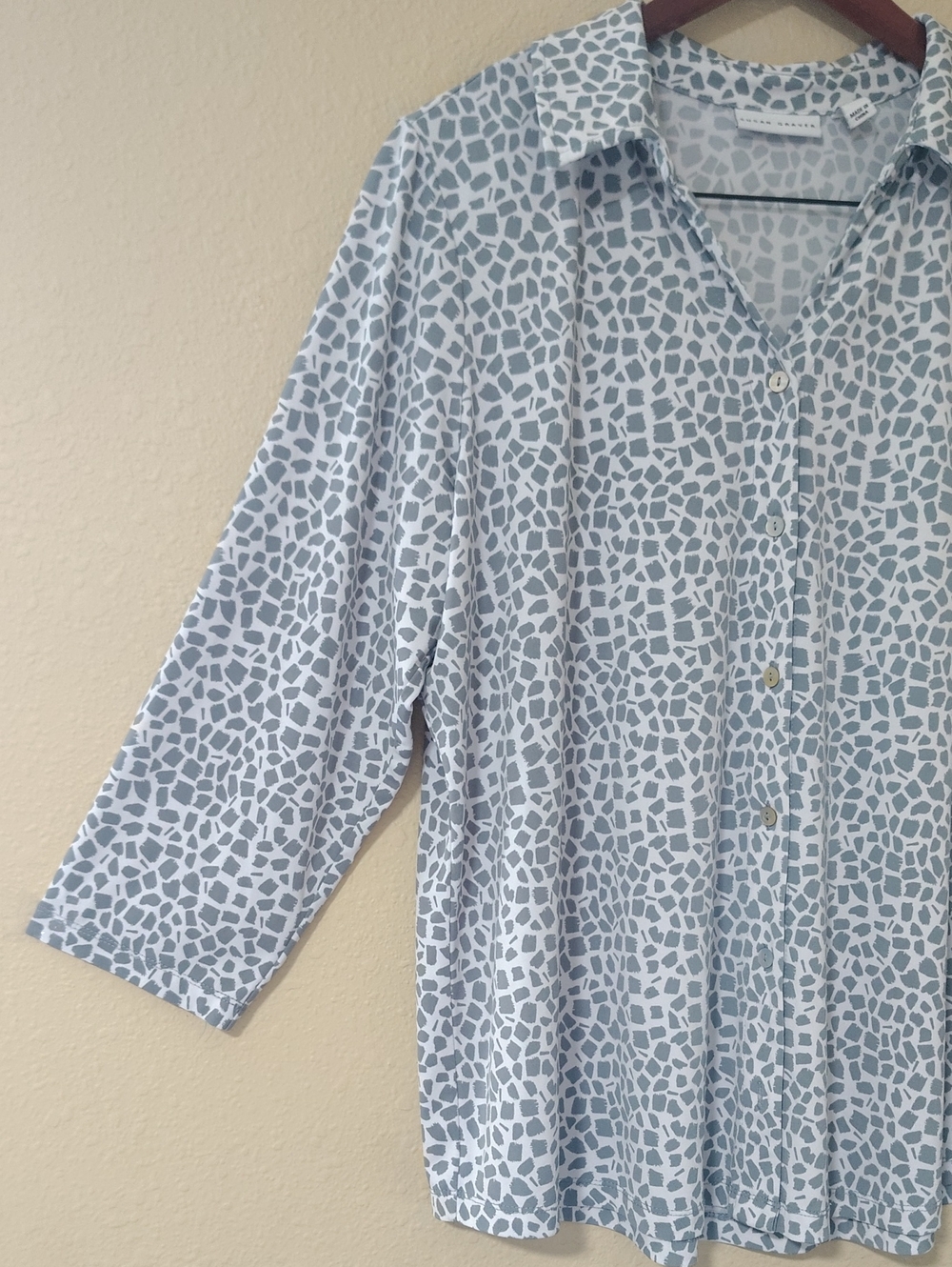 Susan Graver Animal Print Liquid Knit 3/4 Sleeves Button Relaxed Blouse Size XL - Picture 5 of 14